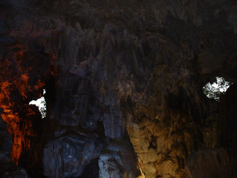 Grotte éclairée