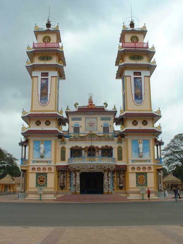 La cathédrale-temple de la religion Cao Dai