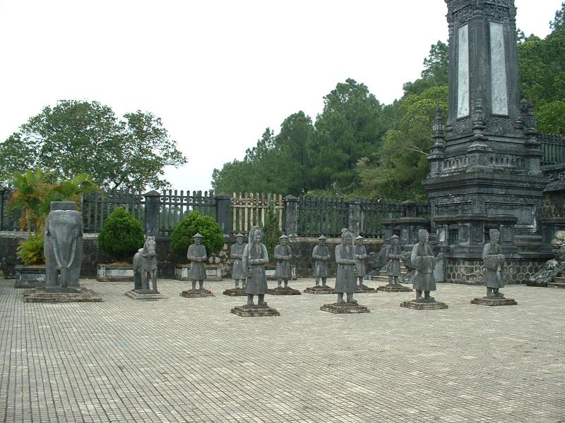 La cour d'honneur du tombeau de Khai Dinh