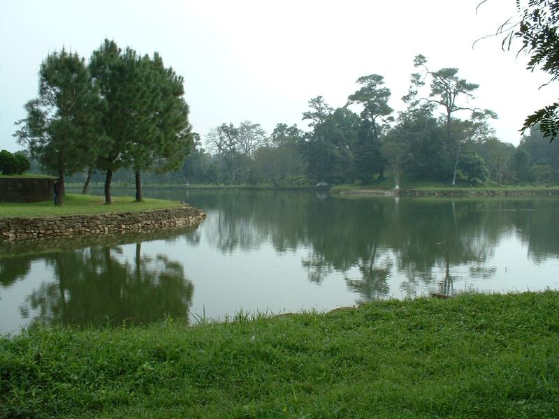 Les bassins du tombeau de Minh Mang ont été creusés à la main !