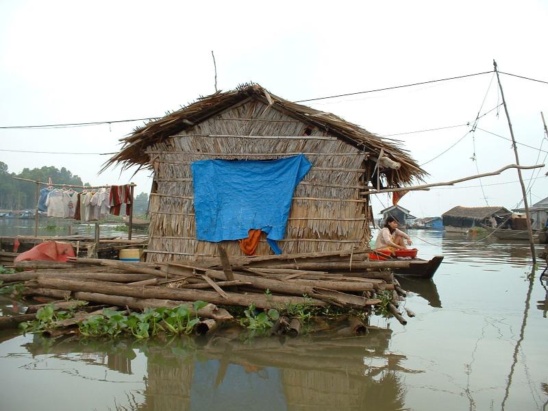 Ils vivent dans de petites cabanes flottantes