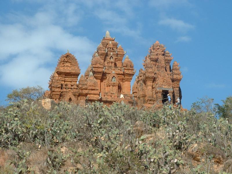 Des ruines de tours cham sur la route vers Mui Né