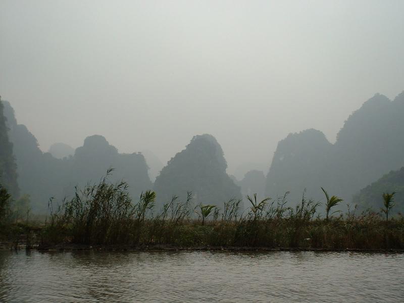 Les montagnes disparaissent dans la brume