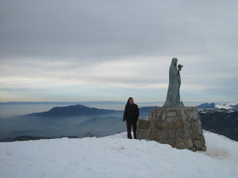 Une Vierge nous attend au sommet... C'est vrai que la montée est un vrai chemin de croix !