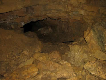 A l'int&eacute;rieur de la grotte du Diable