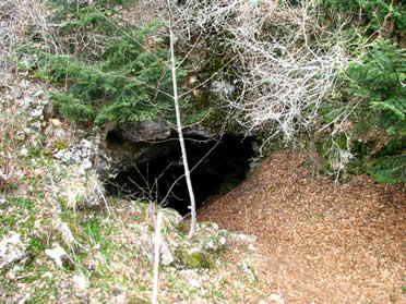 L'entrée de la grotte du Diable