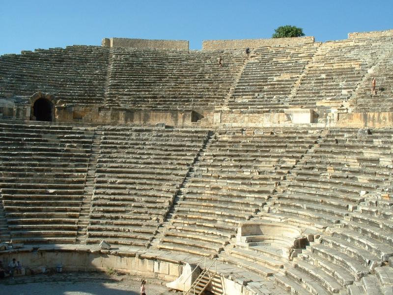 Les gradins du théatre antique