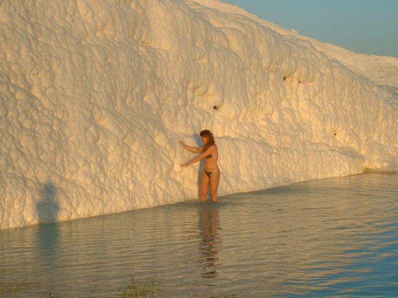 Au coucher du soleil, le blanc s'est changé en rose